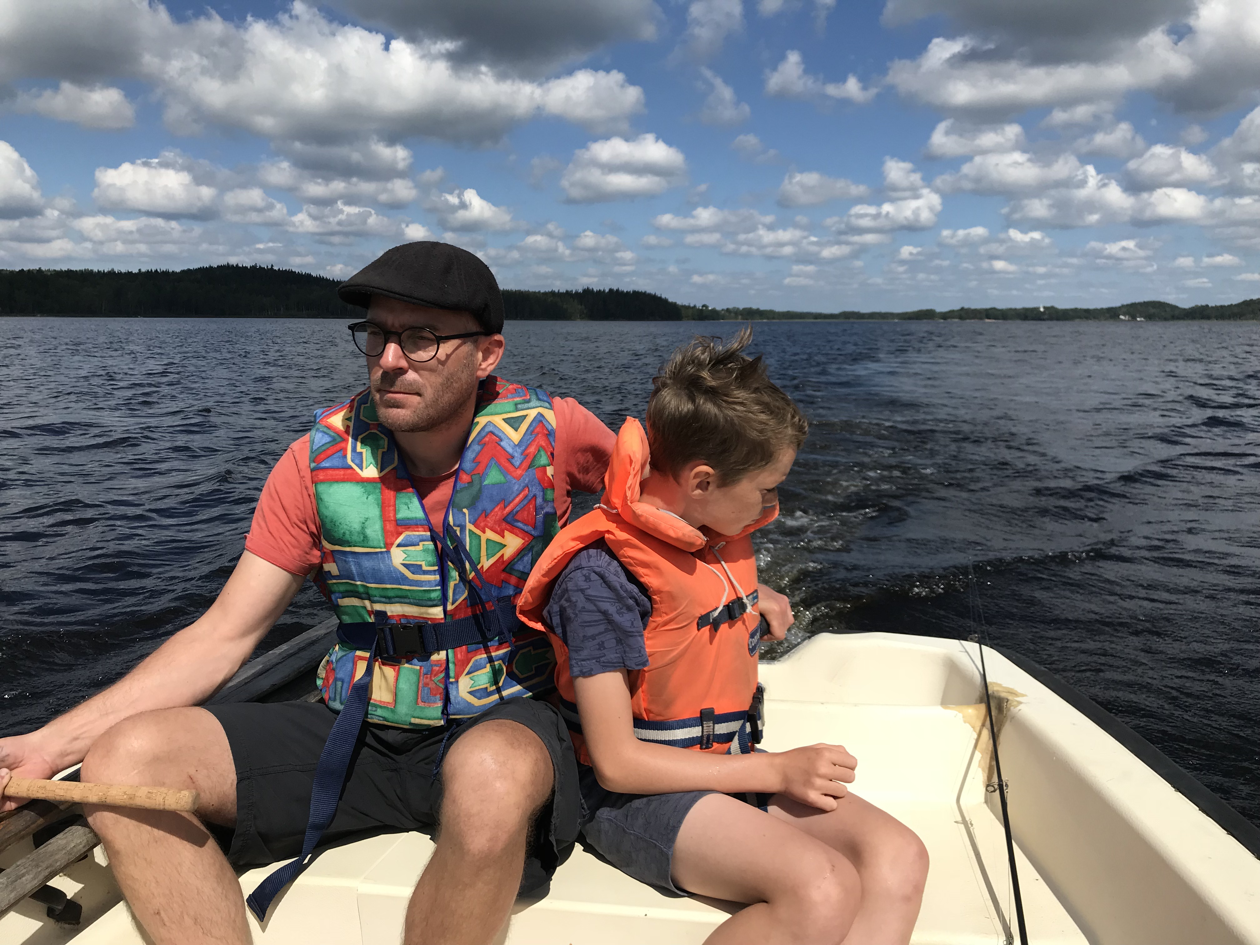 Mit dem Boot auf dem Kalvsjö